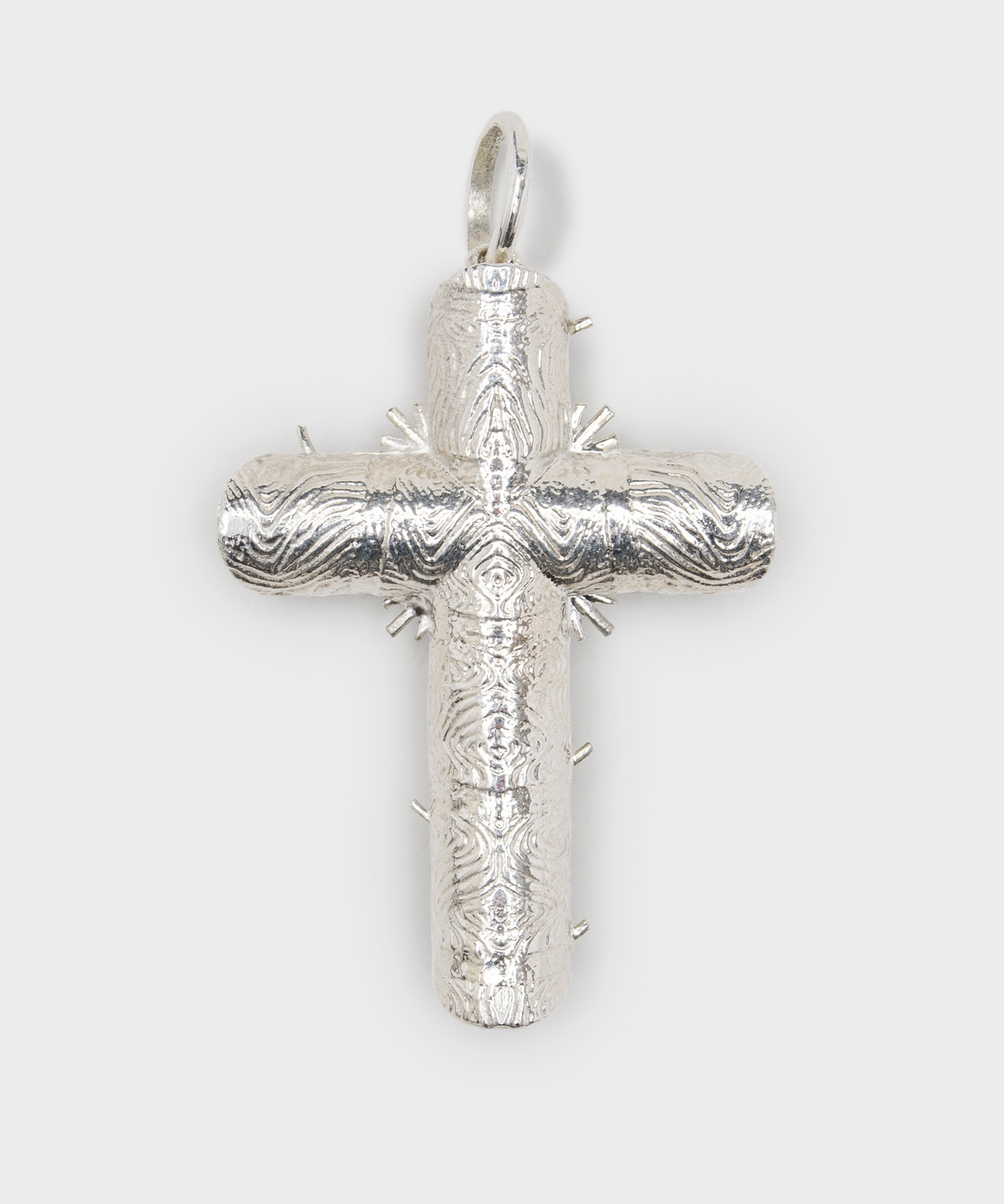 Collar de cruz de plata con perlas de agua dulce